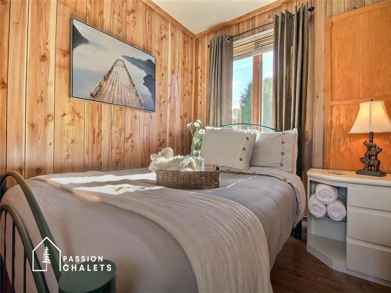 * PASSION CHALETS * | LE DUC | SPA - WATERFRONT - FIREPLACE