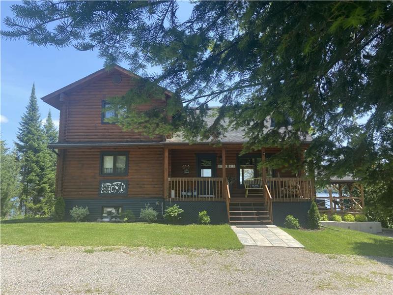 Cottage Belle Vie (amazing views, hot tub & games room)