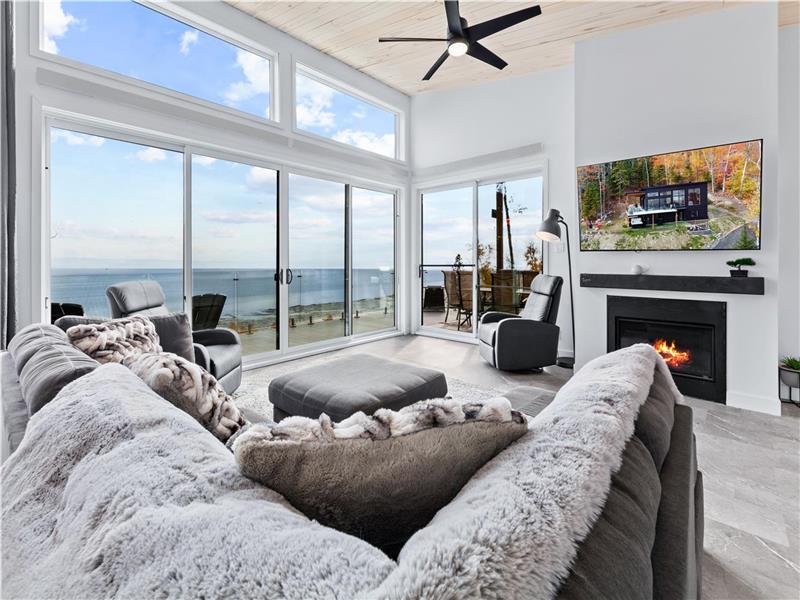 New chalet with contemporary look ans a view of the river