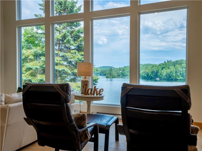 Neuf Chalet Luxueux VUE Panoramique SPA-Bord du lac-Salle de jeux (ping-pong, basket, arcade)