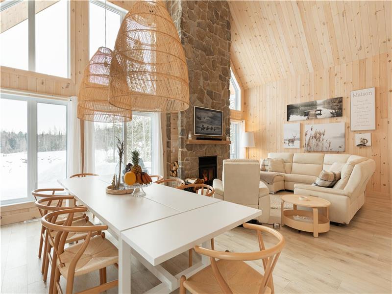Chalet Le Chardonnay – Spa, Fireplaces – Autumn at Forêt Ouareau, Lac Jaune