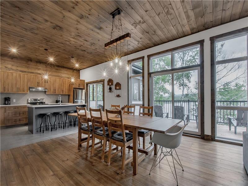 Le Polaire (Lake and Jacuzzi)