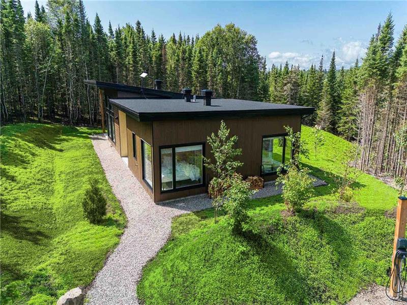 Rëzerve  | The Charlebois Cottage