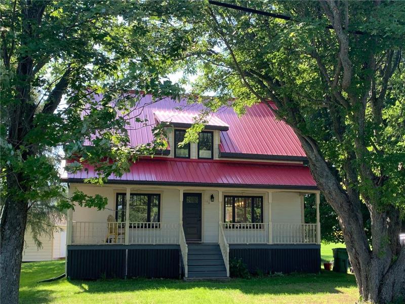 Chalet L'Intemporel | St. Lawrence View