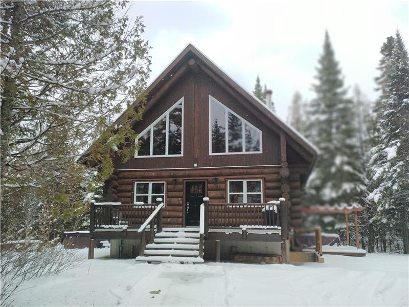 Chalet Ô Bois Vivant - spa + terrain privé - Chertsey, Lanaudière, QC