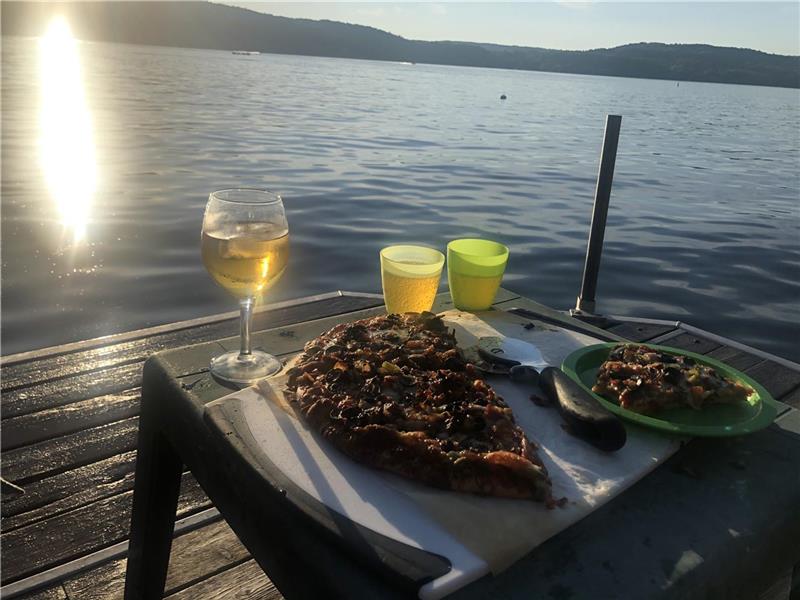Lakefront cottage on lake Massawipi