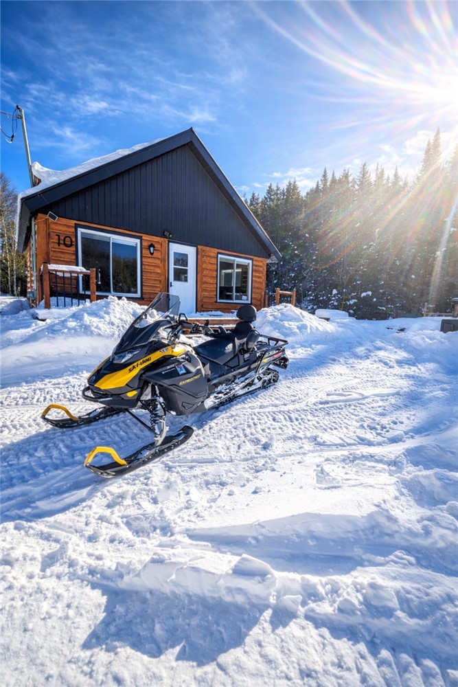 Chalet le 10 du Lac  * Bord de lac * En forêt *