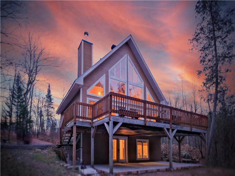 Chalet spacieux au bord de l'eau - Lac navigable