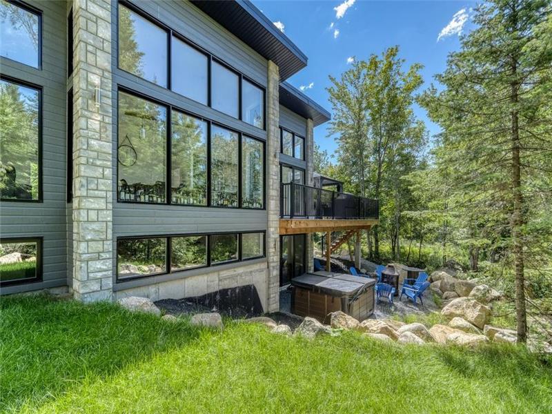 Lacara chalet, perfect for family /or remote work.  Enjoy a luxurious stay with Fibe 1G available