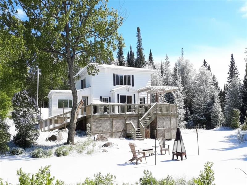 Waterfront Cabin with Spa | Le Grand Heron