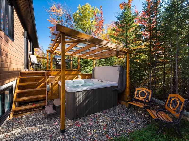 Le Chic Chac Chalet - 3 BDR, 10 p.p.Spa, Pool table, Fireplace