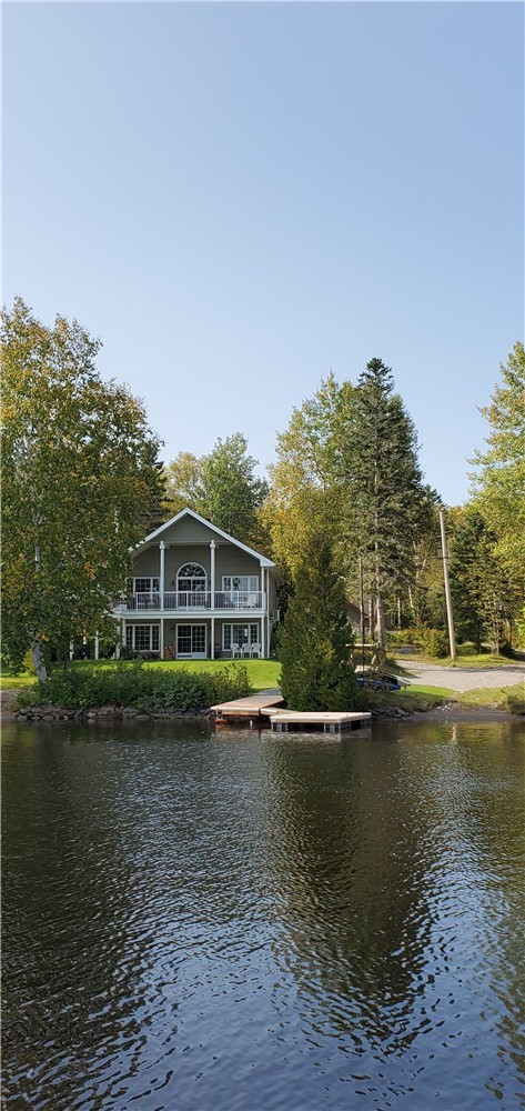 MARTINEAULAC-4 SAISONS AU SEBASTIEN, bord de l'eau, village des Monts-Valins