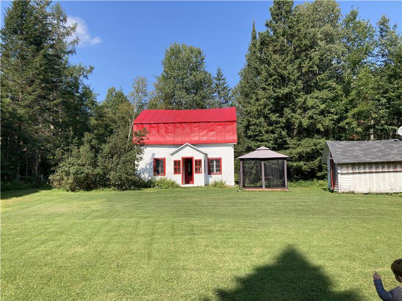 Maison au bord du lac des pins