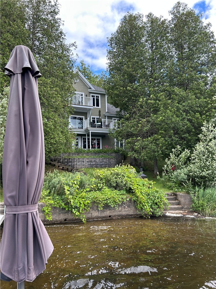 GRAND CHALET/Orford/Lac à la Truite (Sept. disponible)