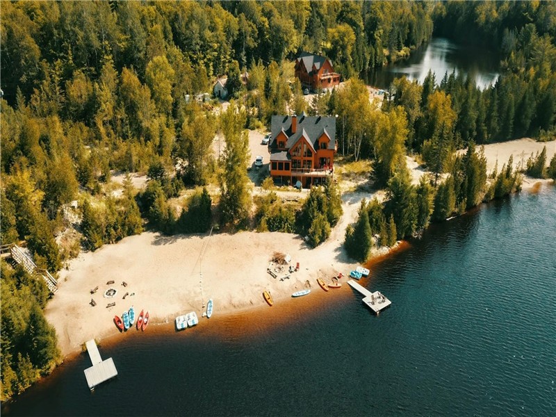 Rental cottage 6 bedrooms, 20 people (lake front), all furnished