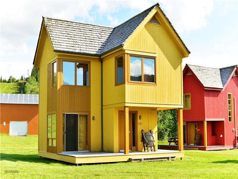 Cozy 2-story cottage in Gaspe