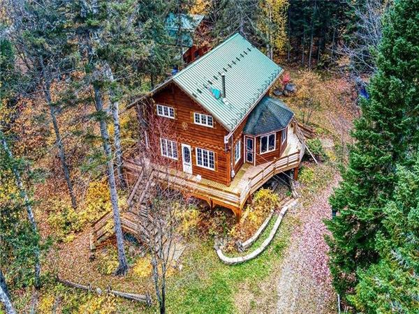 St. Donat Cottage: Ski Heaven/snow mobile access/EV charger