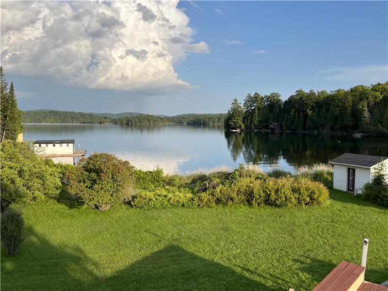 Chalet Évasion panoramique,14 places,outaouais,gracefield,spa,water front,pool table