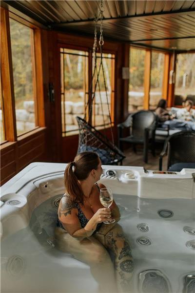 Luxurious Chalet le Boreal 131 - Spa / Pool table / Fireplaces / waterside