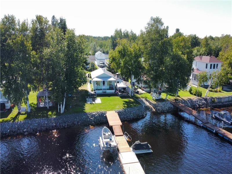 Chalet bord de l'eau