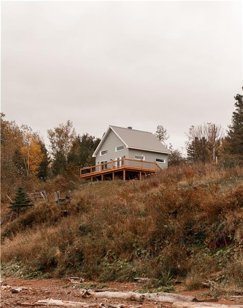 New cabin for 4 on private beach in Gaspe Coast! Between sea and mountain!