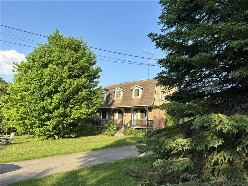 Chalets des Cèdres :large chalet with plenty of roof to sleep