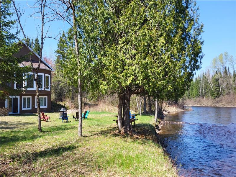 Chalet Le Soleil chasse, pêche et VTT, bord de rivière