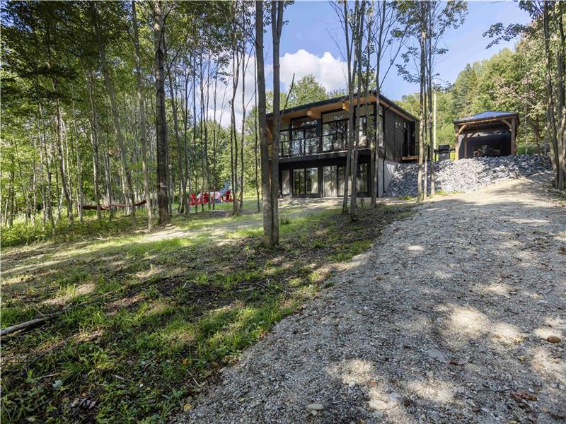 Chalet Mid-Century | bord du Lac Joseph | Le Charlo
