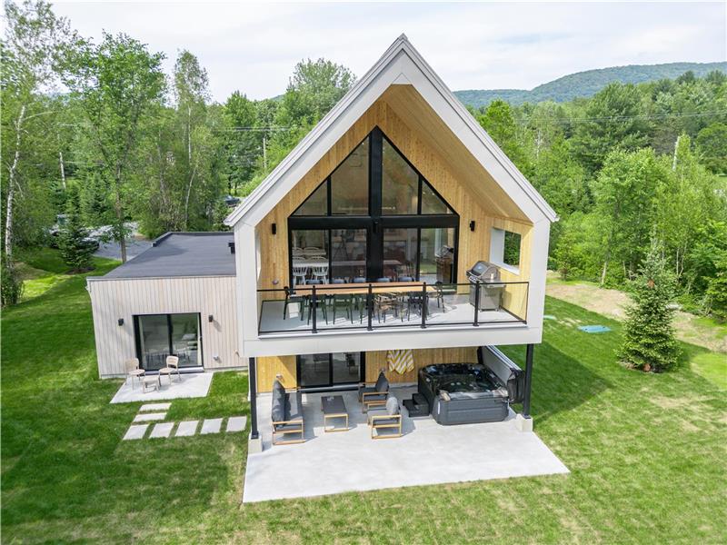 Le Østa | Scandinavian Chalet| Hot Tub | 7 minutes of Bromont