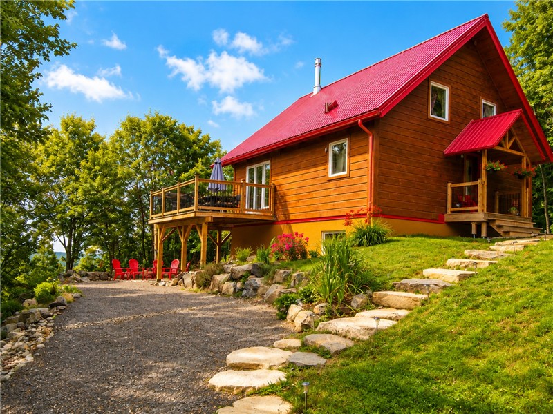 Vue à couper le souffle - BBQ, Lac, Feux, Jeux | Chalet au toit rouge