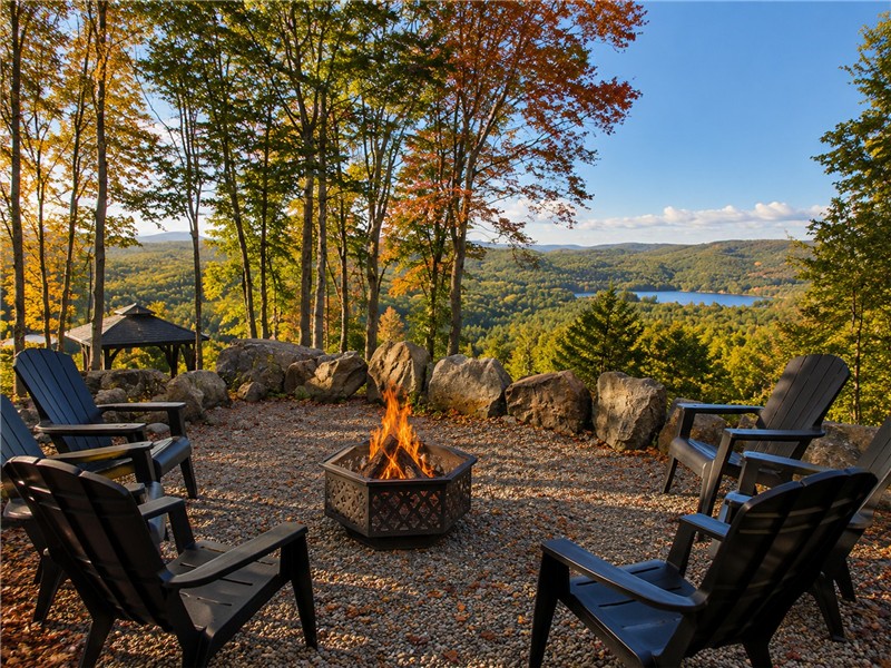 Breathtaking Views - BBQ, Lake, Fire Pit, Games | Red Roofed Cottage