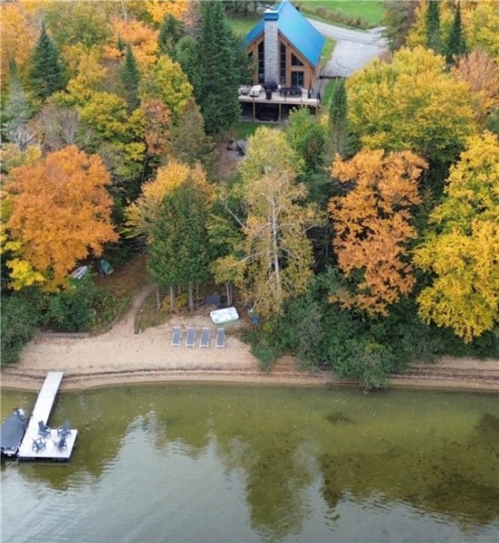 Hummingbird on the Lake - Deluxe 4 bedroom waterfront log home with hot tub and private beach