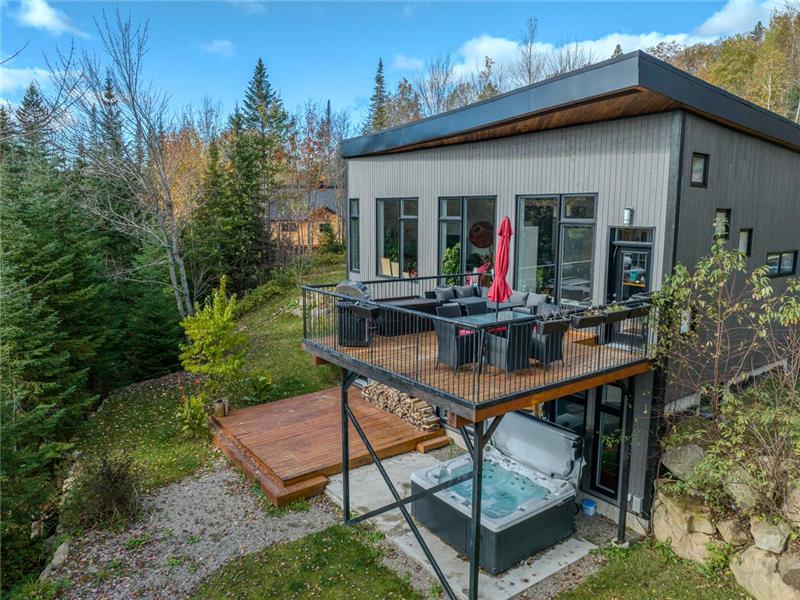 The Willow: Spacious Home, Hot tub & Billiards