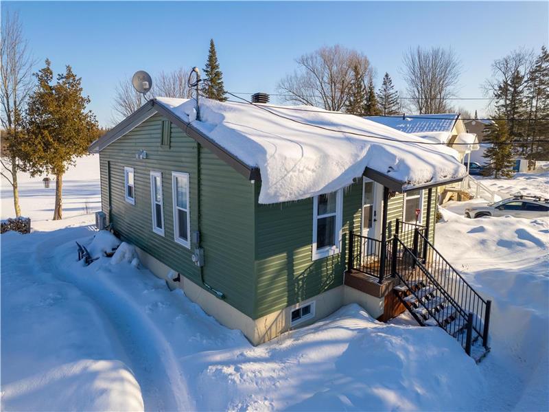 Le Quaitude – Un chalet paisible au bord de l'eau, avec spa privé