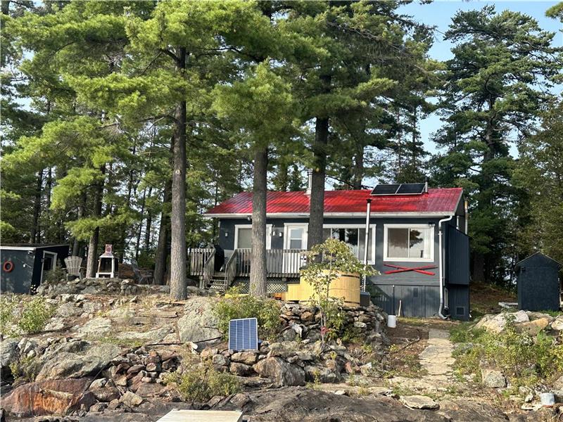 Private island on Grand-Lac-du-Cerf with 3 bedroom cabin and including a wood heated hot tub