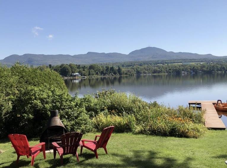 Chalet au bord de l'eau en Estrie