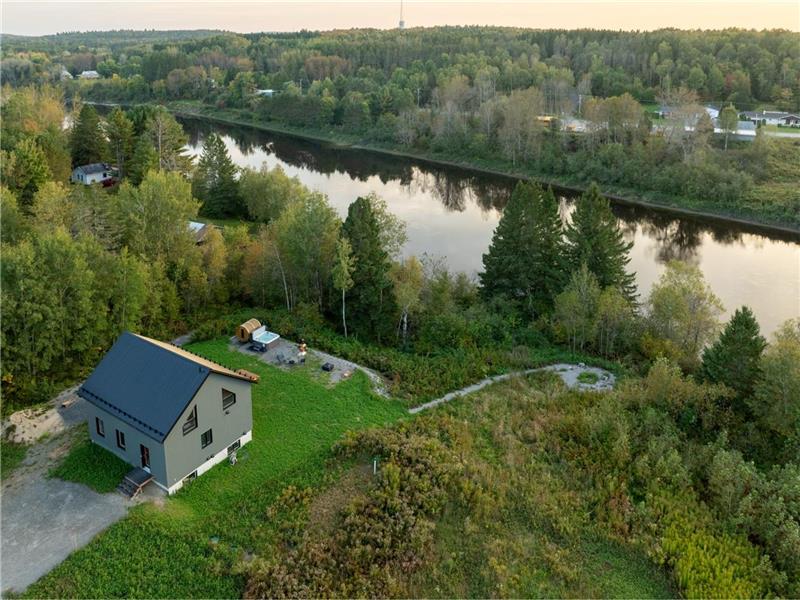 Batiscan | Waterfront, Private Spa & Sauna