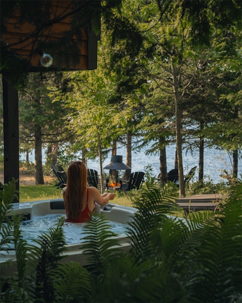 Refuge de la Rouge — Rustique chic: Accès privé sablonneuse rivière, kayaks, SPA & Tremblant