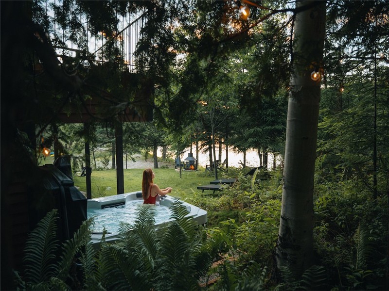 Refuge de la Rouge — Rustique chic: Accès privé sablonneuse rivière, kayaks, SPA & Tremblant