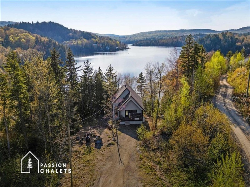 * PASSION CHALETS * | LE REFUGE PERCHÉ | LAKEFRONT - DOCK - WATERCRAFTS - PING-PONG - FIREPLACES