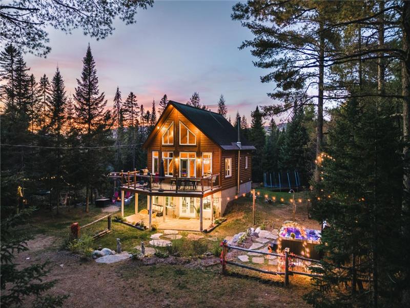 * PASSION CHALETS * | CHALET MAÎTRE RENARD | SPA - FAMILY - AIR HOCKEY TABLE - FIREPLACES - SKIING