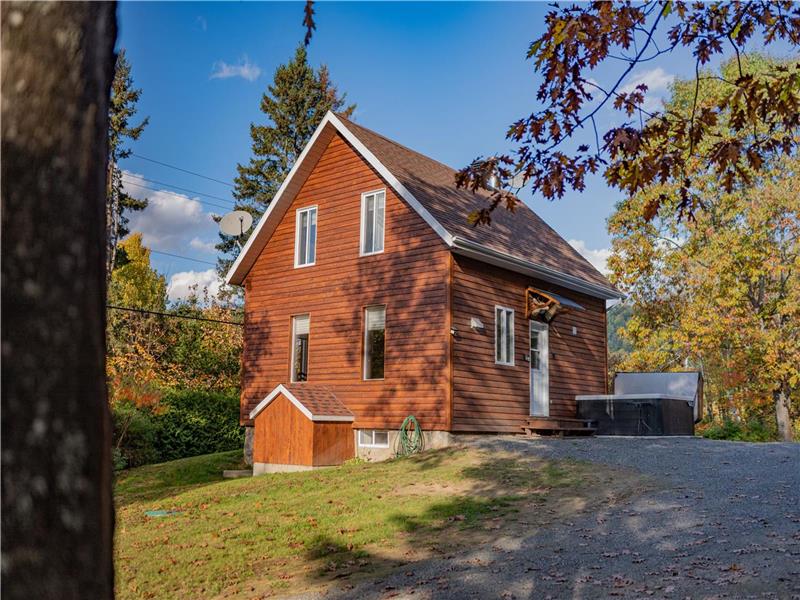 Le Road Shack | Spa • Snowmobile • Dog Friendly