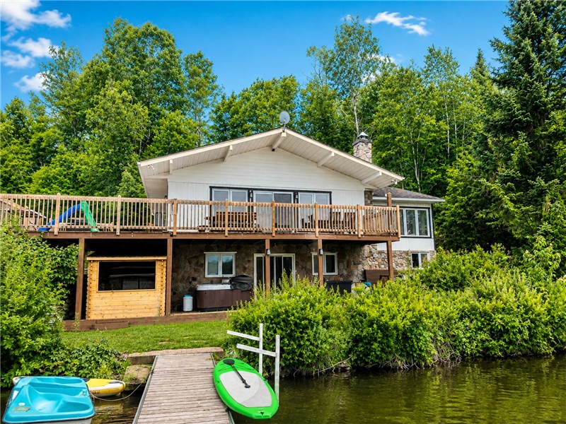 Your ultimate lakefront retreat: Cozy cottage with private spa, sauna, hot tub, and fireplace