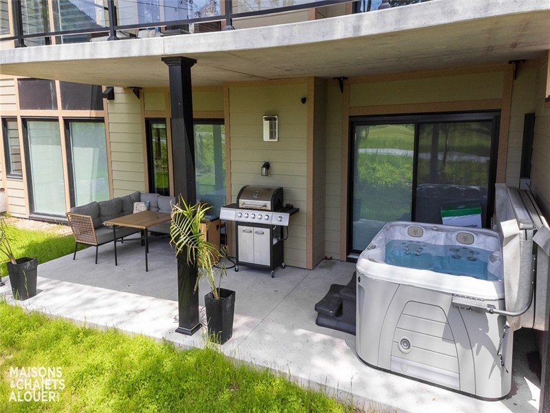 Le Bonheur d'Adstock