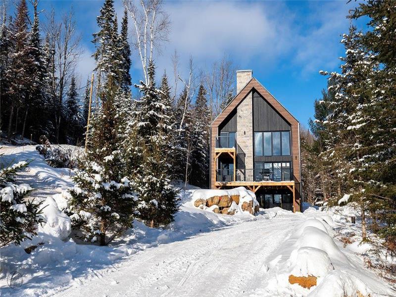 *Galaxia | Le Boisé |  hot tub |  pool table