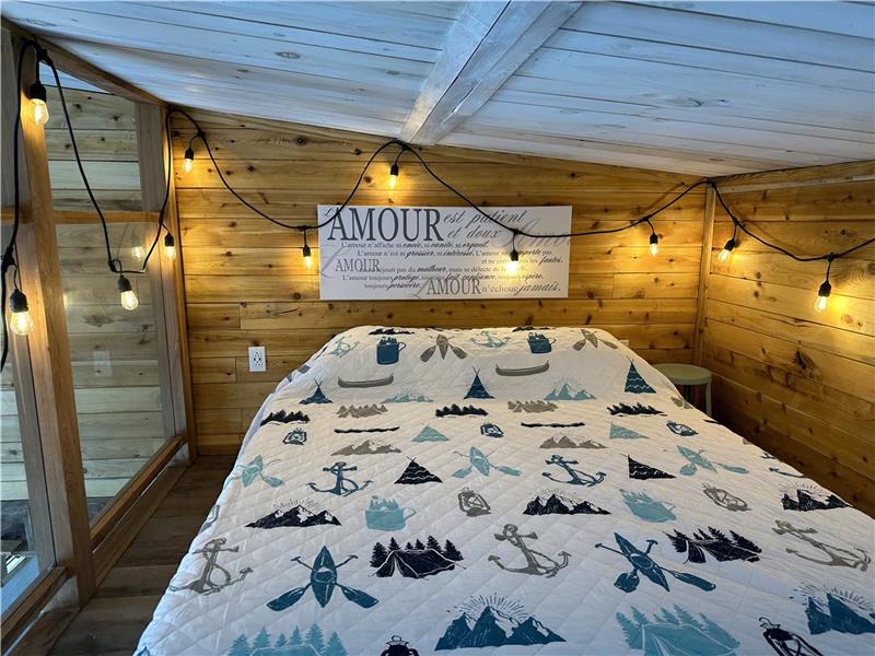 Le REFUGE À JULES est un cocon chaleureux avec Spa. Sentier du village à partir du chalet.