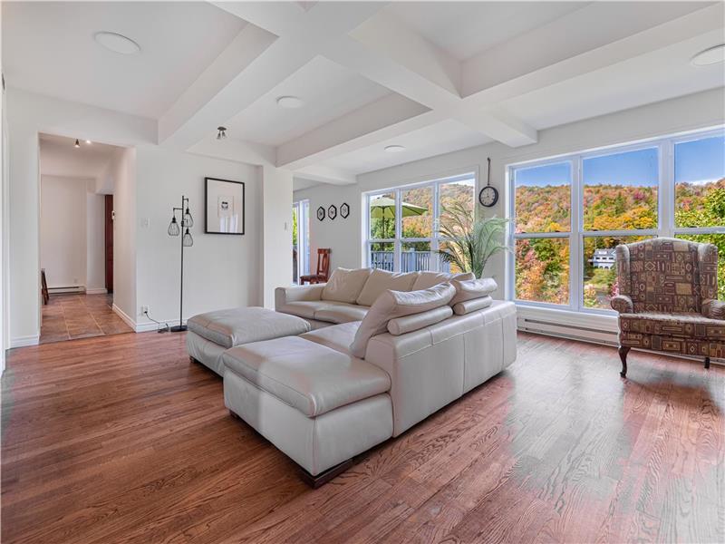 Villa 2 CAP COD - chaletswow,com  indoor POOL,LAKESIDE, BEACH, DOCK, POOL TABLE, JACUZZI, FIRE PIT