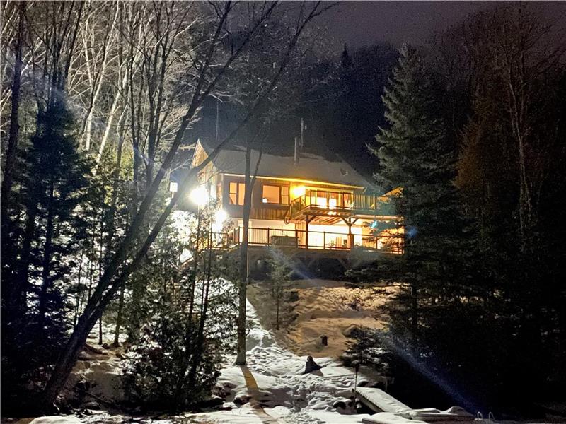 The Laurentides, JACUZZI, LAKESIDE, BEACH, DOCK, FIRE PLACE, ETC.  chaletswow,com