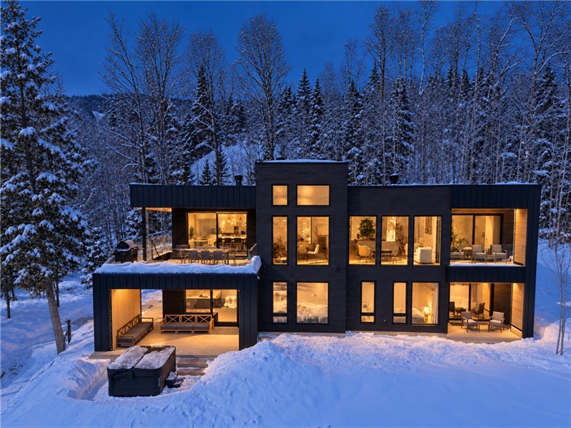 Luxury Contemporary Villa with Pool & Exceptional View | Charlevoix