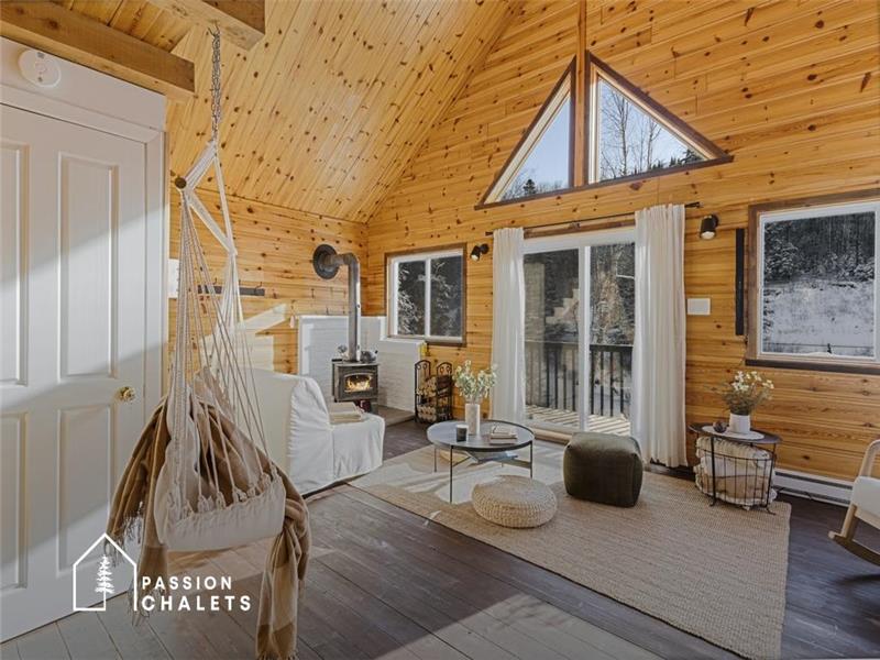 * PASSION CHALETS * | MONT TI LOUP | RIVERSIDE - FIREPLACE - AIR HOCKEY - HANGING COCOON CHAIR